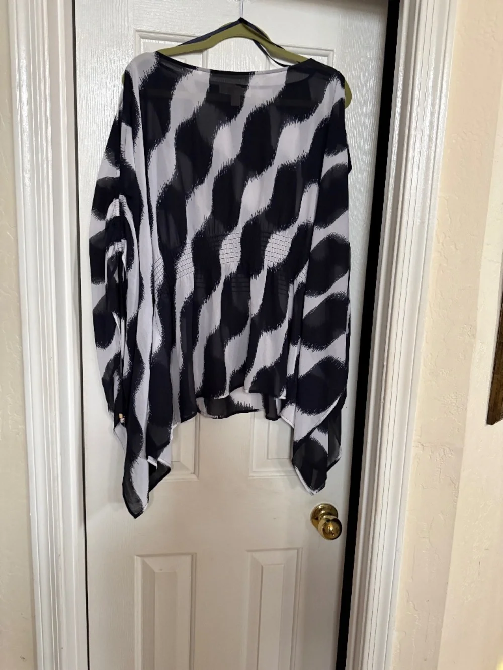 VERY Vintage:: Michael Kors Navy Blue and White top in size L/XL